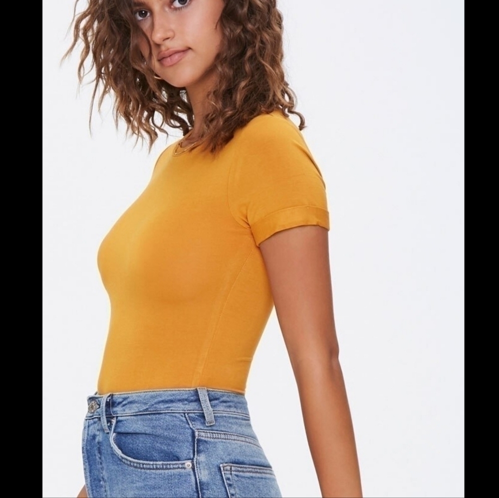FOREVER 21 Short Cuffed-Sleeved Women's Crew Neckline Bodysuit Size Small NWOT
